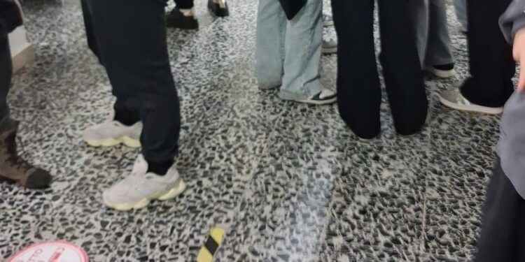 Cagliari, la rabbia degli studenti del De Sanctis: “Siamo stanchi di soffrire il freddo in un ambiente che dovrebbe essere confortevole”