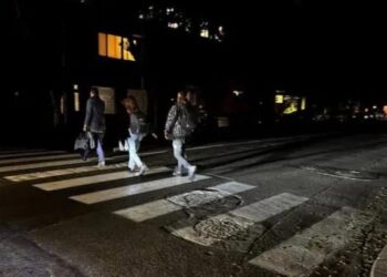 La vergogna delle strade al buio a Cagliari: “Dalle 17,30 gran parte della città si chiude alla luce, pericoli nelle strade”