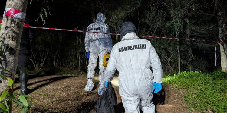 Macabra scoperta a Carbonia, un cadavere nel Parco Rosmarino: indagini in corso