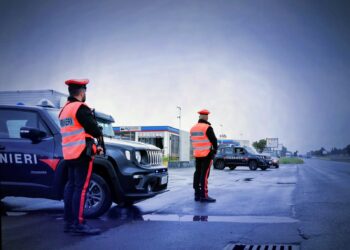 Distrugge i mobili di casa e minaccia la madre: 30enne arrestato a Portoscuso