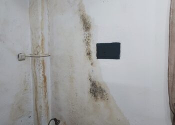 Cagliari, 70enne gravemente malata costretta a vivere tra liquami e pericoli: l’appello disperato del figlio