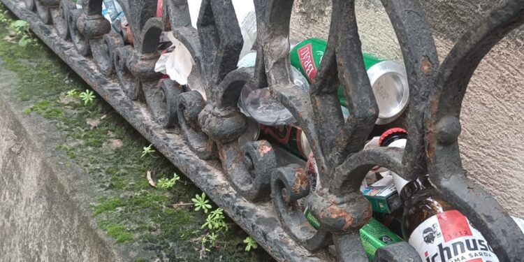 Degrado e abbandono nel quartiere di piazza del Carmine: tra via Tavolara e via Maddalena il centro storico invaso dai tossicodipendenti