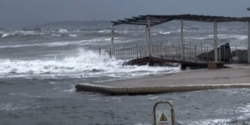 Il ciclone Harry devasta l’isola, parte la conta dei danni: strade, edifici e attività commerciali in ginocchio