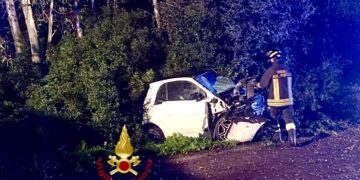 Auto esce di strada sulla Sp 19 a Olmedo, ferita una donna