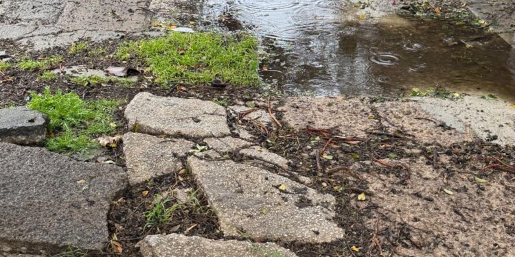 Allagamenti, degrado e pericoli dopo la pioggia: a Cagliari l’allarme dei residenti al Poetto