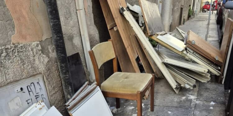 Rifiuti abbandonati alla Marina di Cagliari, l’Assessora Giua Marassi: “Strada lunga ma gli incivili saranno isolati”