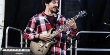 La tragedia di Alessandro Ambrosio, il capotreno ucciso con una coltellata: si cerca il killer