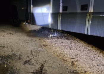 Capoterra, turisti maleducati sorpresi a scaricare le acque del camper nel terreno: sanzionati