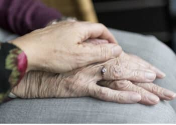 “Quartucciu, un uomo e una donna dormono dietro le casse del Carrefour: sono venuti per riscaldarsi?”