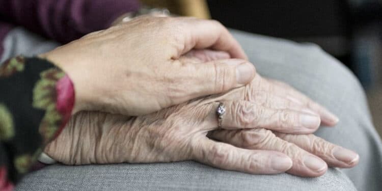 “Quartucciu, un uomo e una donna dormono dietro le casse del Carrefour: sono venuti per riscaldarsi?”