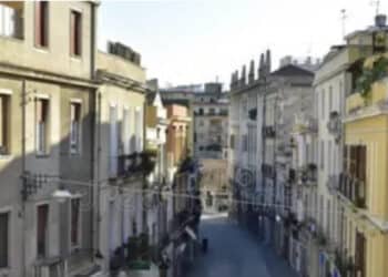 Cagliari, via Garibaldi deserta accende il dibattito sui social: “Non è solo colpa del maltempo”