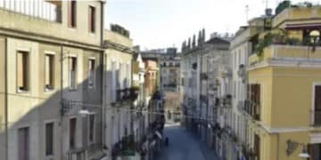 Cagliari, via Garibaldi deserta accende il dibattito sui social: “Non è solo colpa del maltempo”