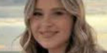 Colta da malore mentre è alla guida sbatte contro un furgone, Sofia muore a 21 anni