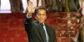 Mondo della moda in lutto, addio a Valentino: aveva 93 anni