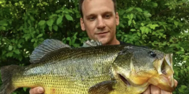 Scompare mentre va a pescare: ritrovato senza vita un 27enne