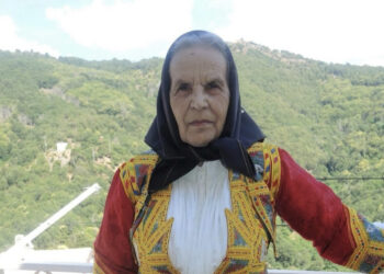 Desulo saluta tia Bailla, ricamava i costumi del paese con arte e amore: aveva 91 anni