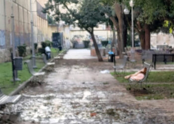 Cagliari, studentesse prese di mira da un uomo nel Parco Martiri delle Foibe: “Ha lanciato contro di noi anche un petardo” -VIDEO