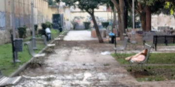 Cagliari, studentesse prese di mira da un uomo nel Parco Martiri delle Foibe: “Ha lanciato contro di noi anche un petardo” -VIDEO