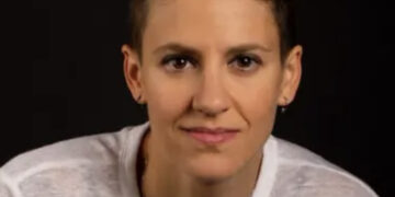 Travolta da un camion mentre è in bici: Irene muore a 39 anni