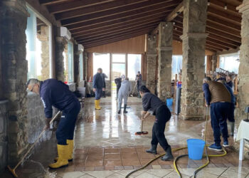 Capoterra, i calciatori dell’Audax aiutano a far ripartire il locale sulla costa: “In pochi giorni abbiamo fatto il miracolo”