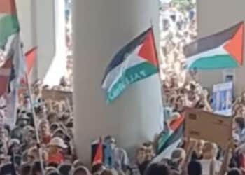 Cagliari, il corteo Pro Pal parte nonostante il divieto della Questura