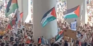 Cagliari, il corteo Pro Pal parte nonostante il divieto della Questura