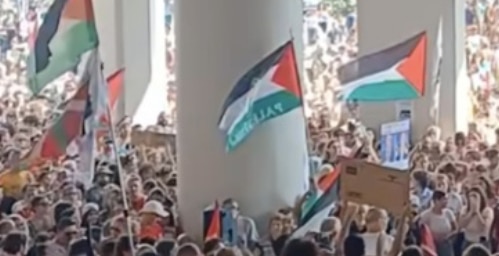 Cagliari, il corteo Pro Pal parte nonostante il divieto della Questura