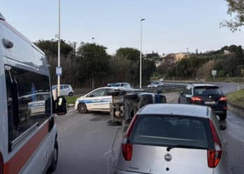 Quartu, incidente a Margine Rosso: ape contro auto, un ferito