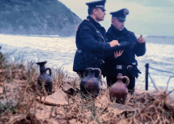 Il mare restituisce antiche vestigia a Domus de Maria, riaffiorano due tombe fenicie sulla spiaggia di Sa Colonia