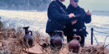 Il mare restituisce antiche vestigia a Domus de Maria, riaffiorano due tombe fenicie sulla spiaggia di Sa Colonia