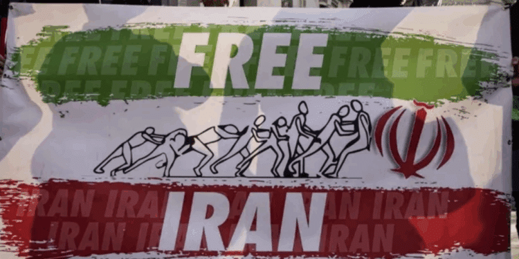 Notte di proteste in Iran, si spara sui manifestanti: migliaia gli arresti, si temono centinaia di morti