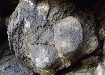 Una dea madre nel nuraghe Santa Barbara di Villanova Truschedu? No, è solo una pietra erosa