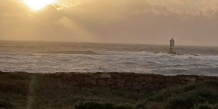 Maltempo e forti raffiche di vento, a Calasetta onde alte anche 4 metri