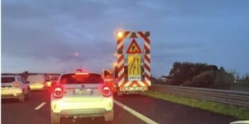 Sulla 131 non solo disagi per il maltempo: in tutto questo disastro si taglia l’erba causando altri ritardi