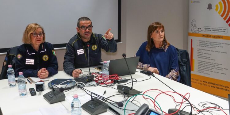 Ciclone Harry in Sardegna, mareggiate eccezionali e pioggia sempre più forte: “Eventi come nel 1951”, domattina il picco