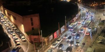 Cagliari, delirio totale a San Benedetto: traffico da paura, tutto fermo e automobilisti sull’orlo di una crisi di nervi