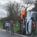 Si ribalta un pullmino di operai sulla 131, stavano rientrando dal lavoro: tre feriti, uno grave