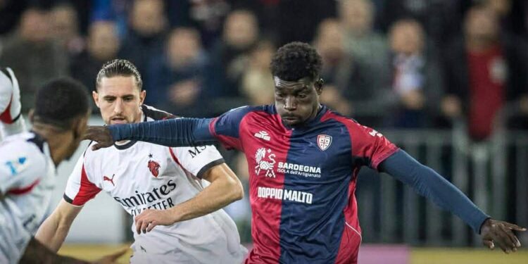 Cagliari-Milan 0-1, i rossoblù giocano bene ma non tirano in porta: Leao godere Allegri col corto muso
