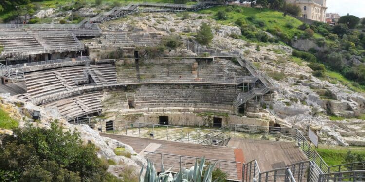Cagliari, lavori a rilento per uno dei siti più iconici: l’Anfiteatro Romano