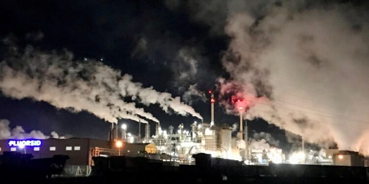 Assemini, nuova ordinanza del Comune contro i fanghi acidi della Fluorsid: entro 180 giorni l’area deve essere bonificata