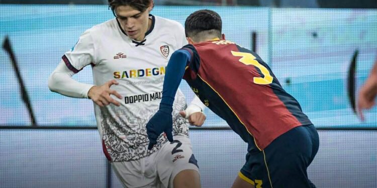 Genoa-Cagliari 3-0, Pisacane travolto da De Rossi: difesa horror e attacco da incubo in una serata da dimenticare