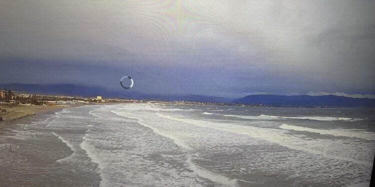 Cagliari, l’allerta meteo declassata a gialla: ciclone Harry alle battute finali, sospiro di sollievo