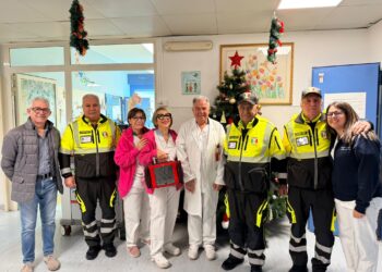 Cagliari, un monitor multiparametrico mobile al reparto pediatria: è il dono dei vigili del fuoco in pensione