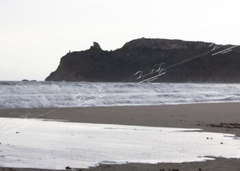 Cagliari, mareggiata con onde alte sino a otto metri al Poetto: “Catastrofe naturale, subito lo stato di emergenza”