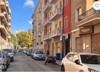 Cagliari, vetrine in vendita: l’ondata silenziosa che racconta una crisi strutturale