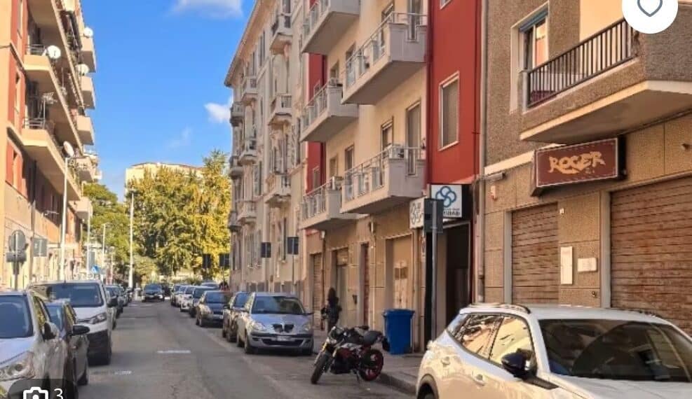 Cagliari, vetrine in vendita: l’ondata silenziosa che racconta una crisi strutturale