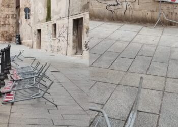 Cagliari, giù le (eterne) transenne in via Università: “Sono pericolose”