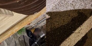 Siringa nel braccio in pieno giorno, davanti a tutti nel cuore di Cagliari: “Proprio dove passano anche i bimbi per andare a scuola”