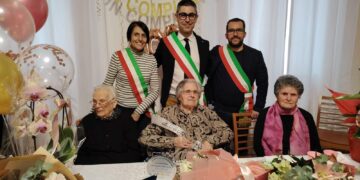 Tre comunità in festa per la nuova centenaria 𝗕𝗮𝗿𝗯𝗮𝗿𝗶𝗻𝗮 𝗖𝗵𝗶𝗮, di Villacidro, che ha vissuto a Serramanna e ora a Samassi