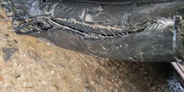 Sestu, voragini lungo le strade fanno strage di pneumatici